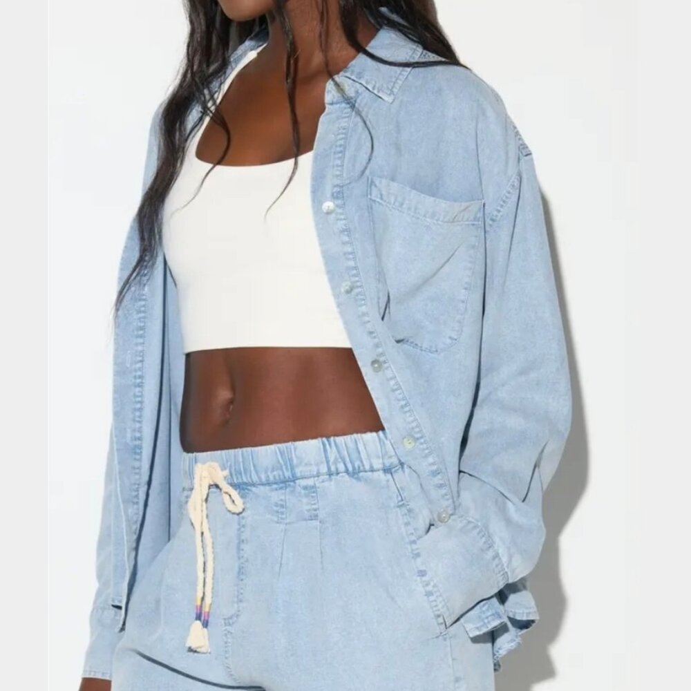 NEW Spiritual Gangster - S Women's Beaudry‎ Oversized Chambray Button-Up Shirt - Picture 2 of 8